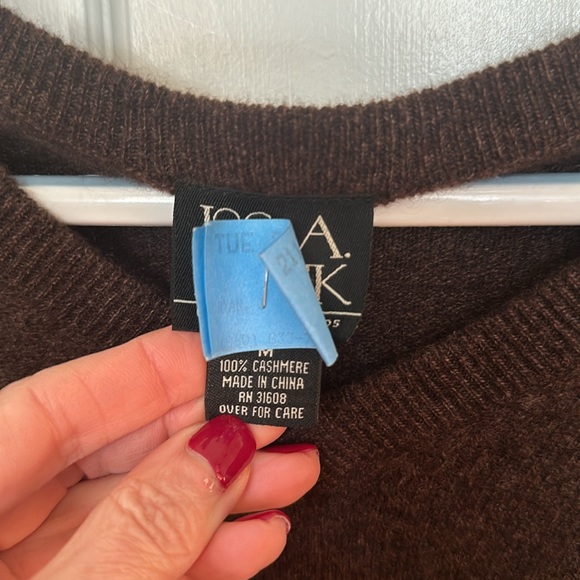 Jos. A. Bank v-neck sweater men’s - Picture 4 of 6